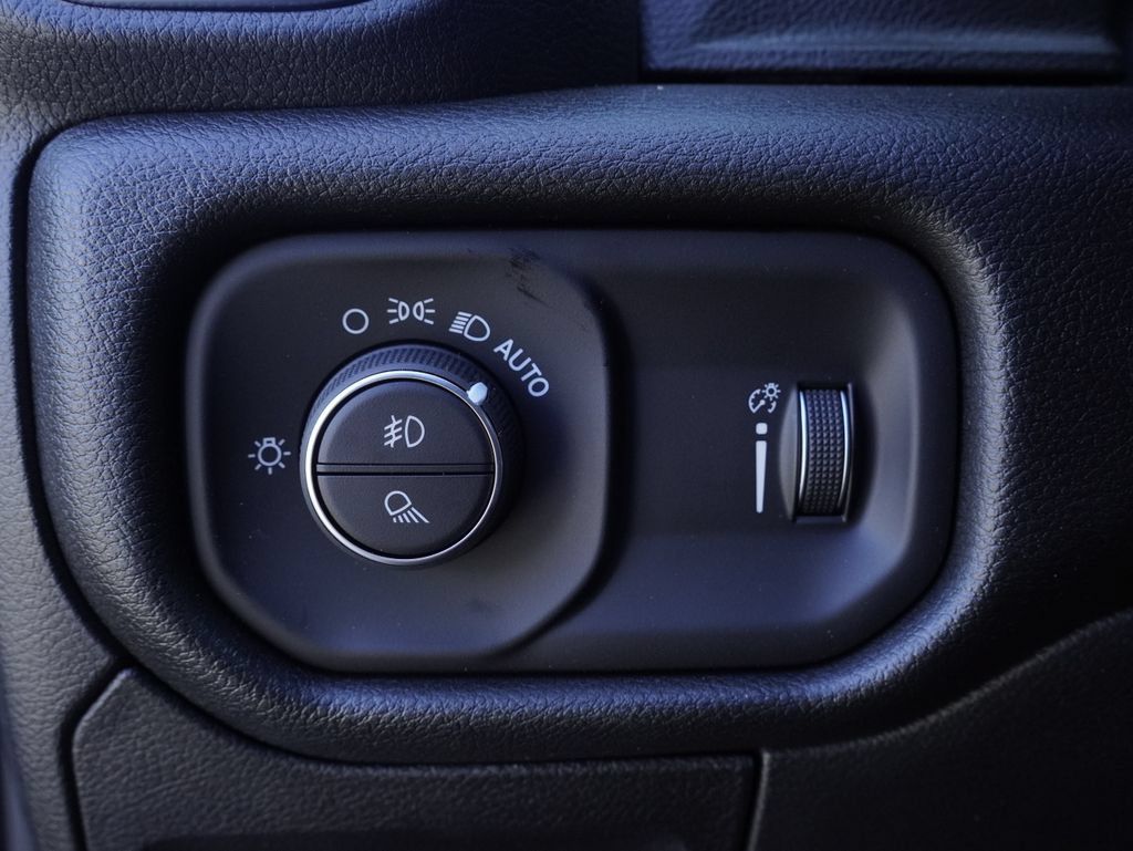 New 2026 RAM 1500 Big Horn AWD/4WD image 14