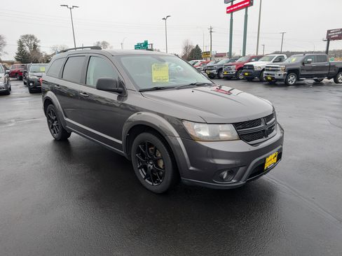 Used 2019 Dodge Journey SE image 2