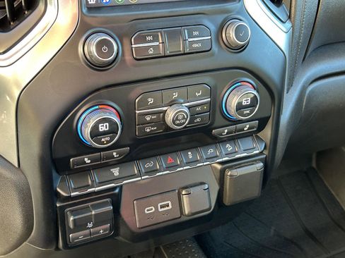 Used 2023 Chevrolet Silverado 2500 LT image 31