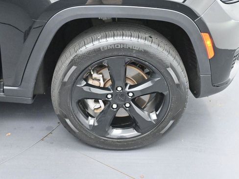 Used 2023 Jeep Grand Cherokee L Laredo AWD/4WD image 32