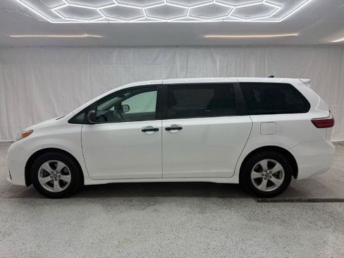 Used 2020 Toyota Sienna L image 5