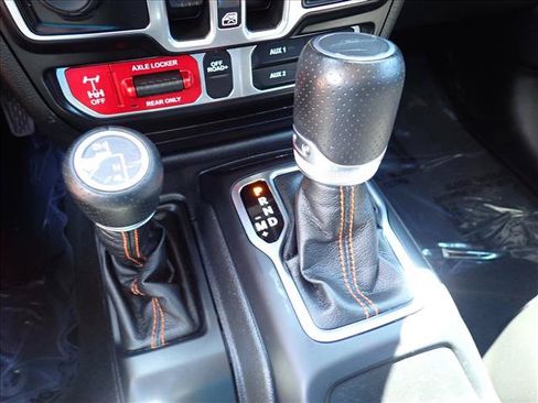 Used 2022 Jeep Gladiator Mojave w/ Cold Weather Group AWD/4WD image 18