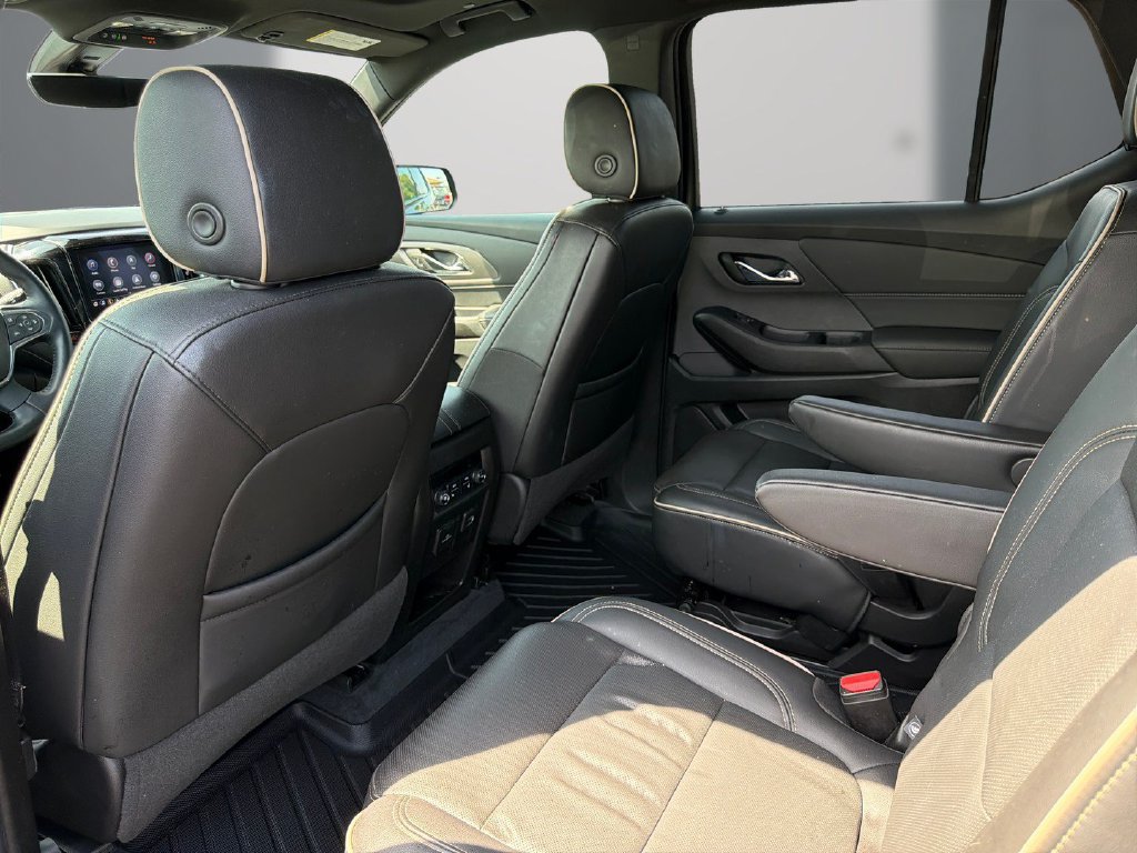 Used 2022 Chevrolet Traverse Premier w/ Redline Edition FWD image 15
