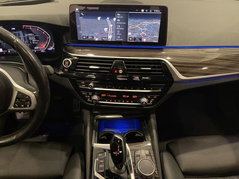 Used 2022 BMW 530i xDrive w/ M Sport Package AWD/4WD image 17