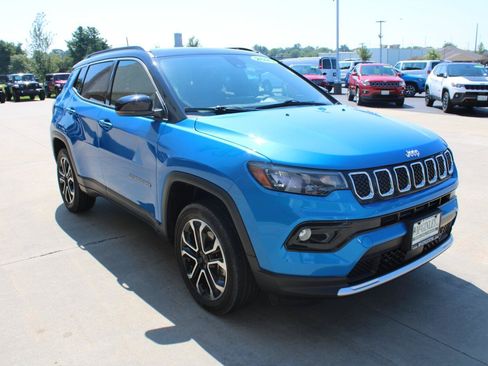 Certified 2023 Jeep Compass Limited w/ Sun and Sound Group AWD/4WD image 5
