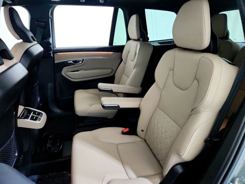 Used 2026 Volvo XC90 B6 Plus image 19
