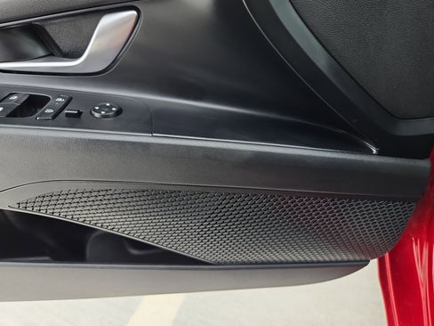 Used 2025 Hyundai Elantra SEL FWD image 15