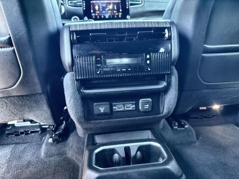 Used 2024 Jeep Wagoneer Series II AWD/4WD image 28
