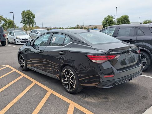 Used 2025 Nissan Sentra SR FWD image 4