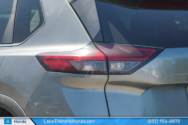 Used 2024 Nissan Rogue SV FWD image 12