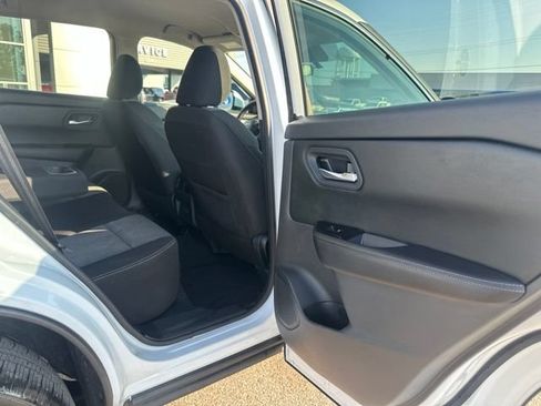 Used 2026 Nissan Rogue SV FWD image 15