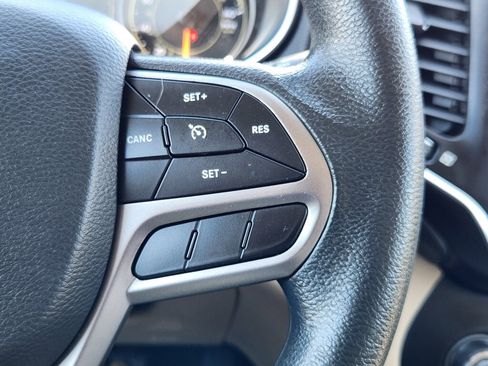 Used 2019 Jeep Cherokee Latitude w/ Popular Appearance Group AWD/4WD image 20