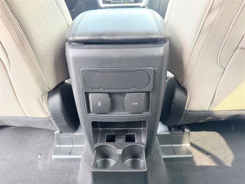 Used 2023 Ford Explorer XLT AWD/4WD image 21