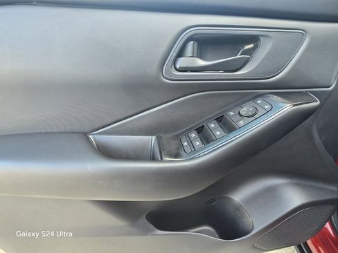 Used 2025 Nissan Rogue S image 13