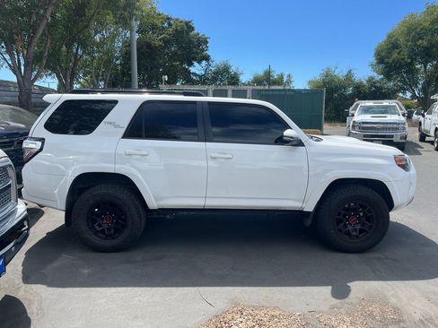 Used 2019 Toyota 4Runner TRD Off-Road Premium AWD/4WD image 4