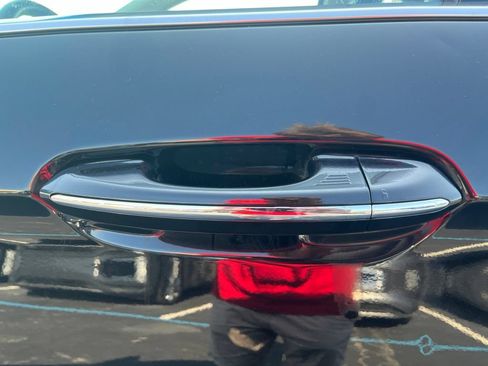 Used 2019 Ford Edge Titanium w/ Equipment Group 301A AWD/4WD image 16
