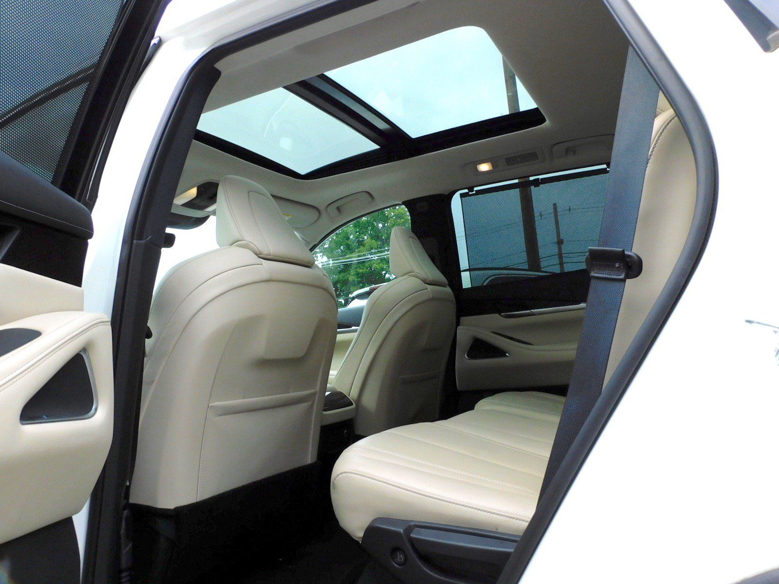 Used 2023 INFINITI QX60 Sensory AWD/4WD image 15
