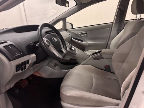 Used 2015 Toyota Prius Four image 12