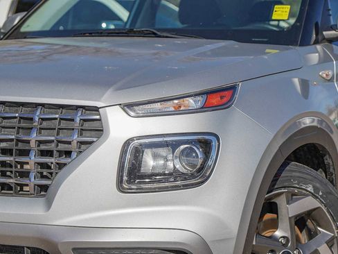 Used 2022 Hyundai Venue SEL image 3
