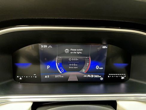 Certified 2025 Volkswagen Taos SE image 17