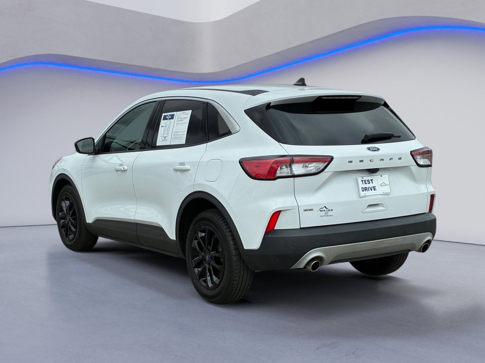 Used 2022 Ford Escape SE w/ Cold Weather Package FWD image 8