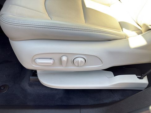 Used 2023 Buick Enclave Essence w/ Sport Touring Edition image 17