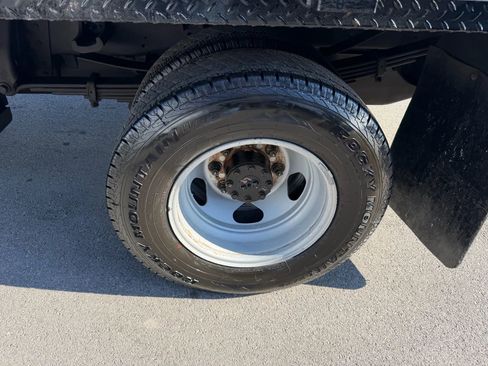 Used 2022 Chevrolet Silverado 3500 LT w/ Convenience Package image 18