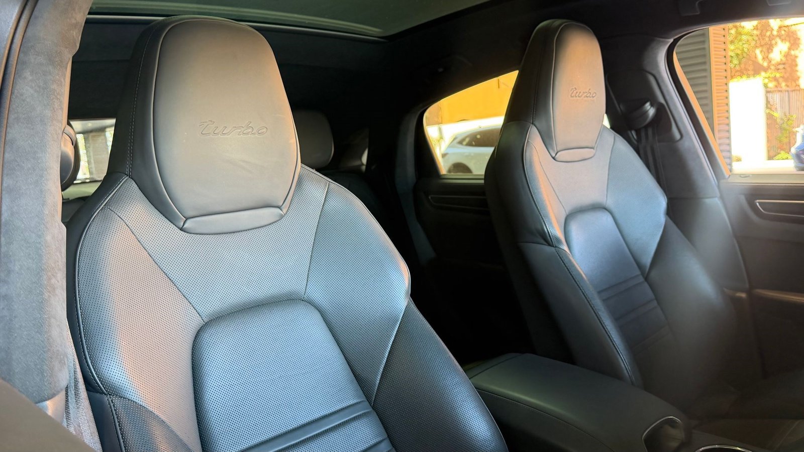 Certified 2022 Porsche Cayenne Turbo AWD/4WD image 14
