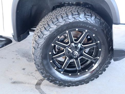 Used 2024 Chevrolet Silverado 3500 LTZ w/ LTZ Plus Package AWD/4WD image 3