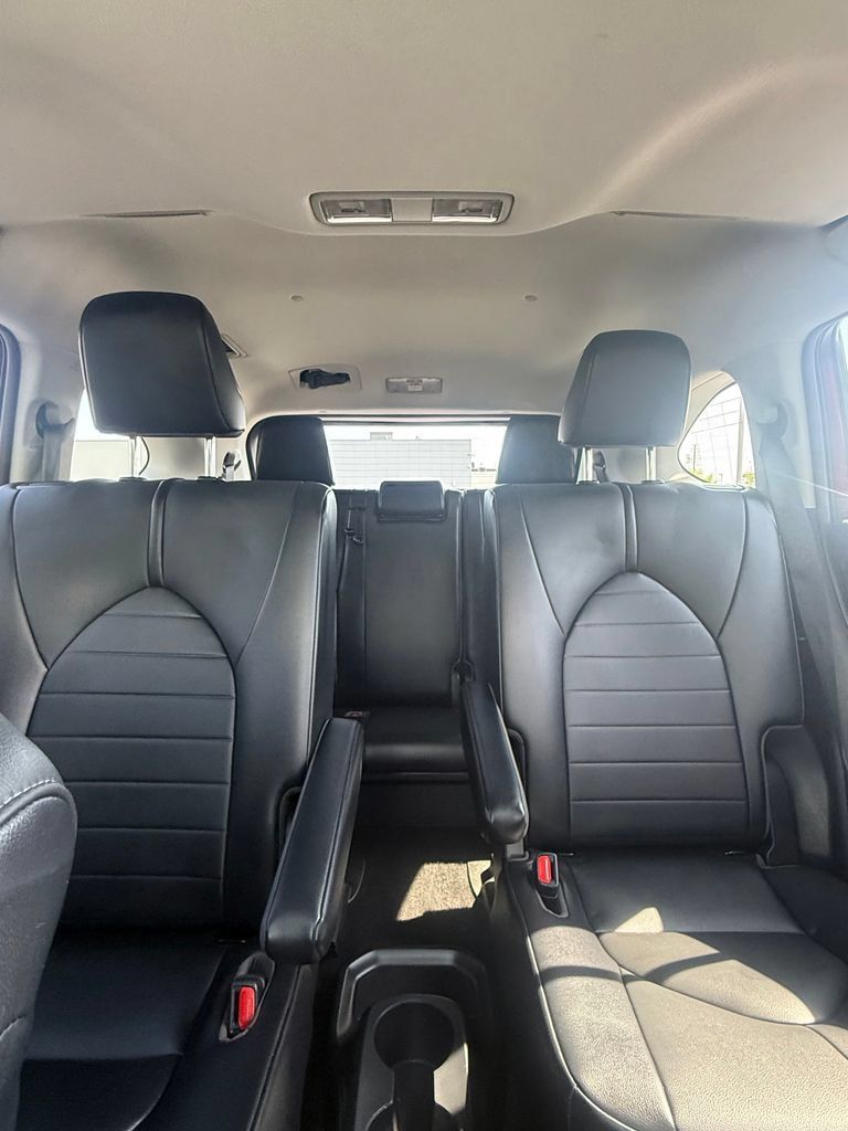 Certified 2021 Toyota Highlander XLE AWD/4WD image 32