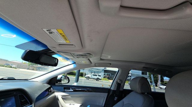 Used 2016 Hyundai Sonata Limited w/ Option Group 02 FWD image 16