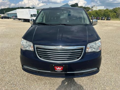 Used 2014 Chrysler Town & Country Touring-L w/ Driver Convenience Group FWD image 3