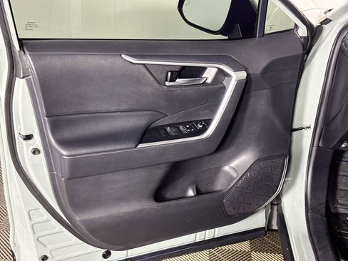Used 2021 Toyota RAV4 XLE w/ Carpet Mat Package (TMS) AWD/4WD image 10
