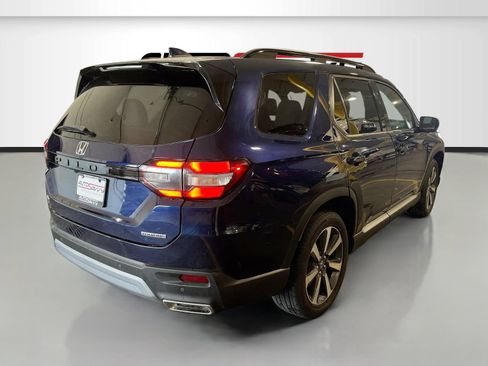 Used 2025 Honda Pilot Touring image 7