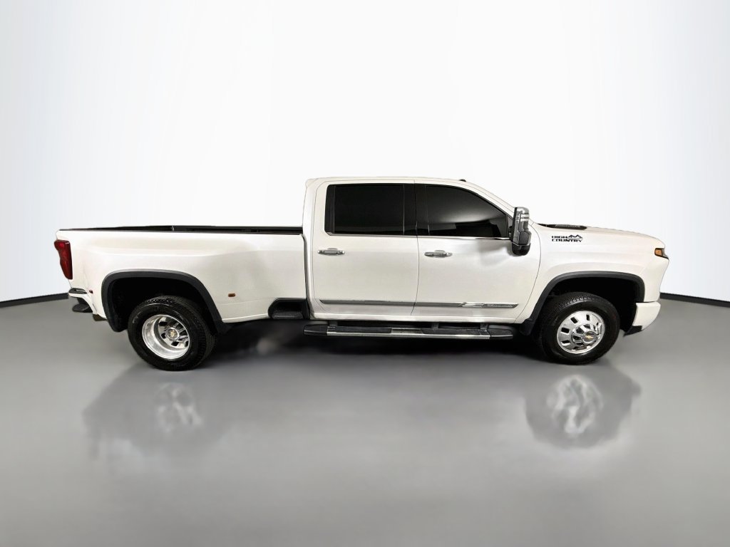 Used 2025 Chevrolet Silverado 3500 High Country w/ Technology Package AWD/4WD image 8