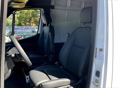 Used 2024 Mercedes-Benz Sprinter 2500 image 6