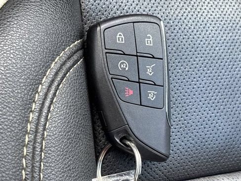 Used 2023 GMC Yukon XL SLT AWD/4WD image 48
