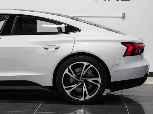 Used 2024 Audi e-tron GT Prestige image 19
