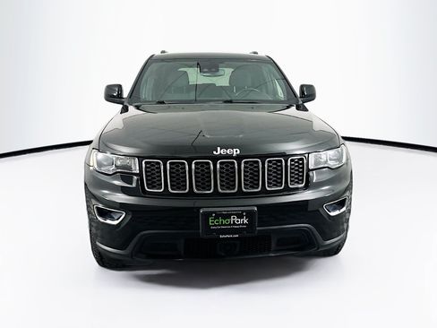 Used 2021 Jeep Grand Cherokee Laredo AWD/4WD image 2