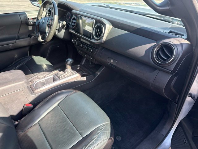 Used 2019 Toyota Tacoma TRD Off-Road AWD/4WD image 16