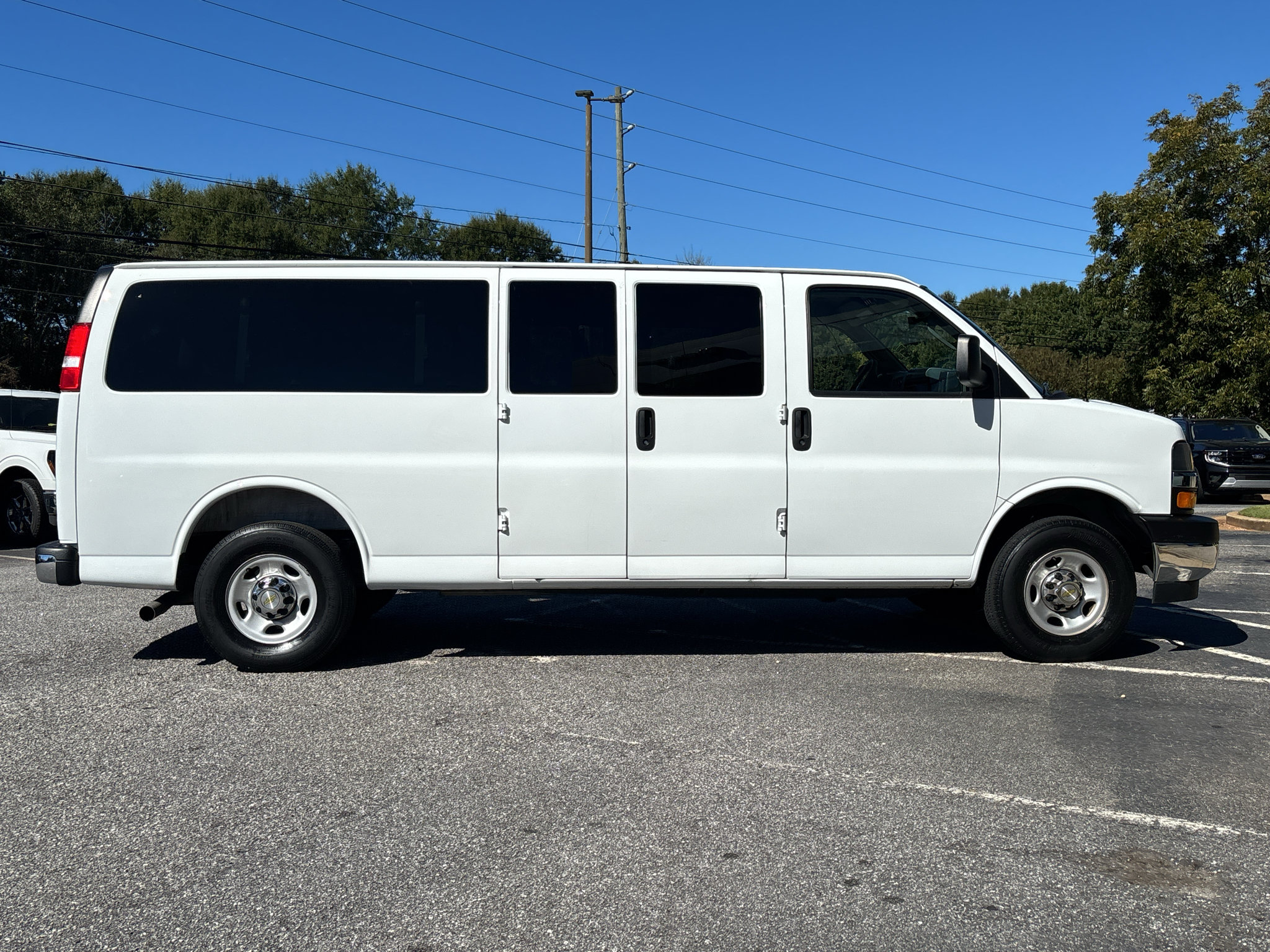Used 2025 Chevrolet Express 3500 LT w/ LT Preferred Equipment Group RWD image 23