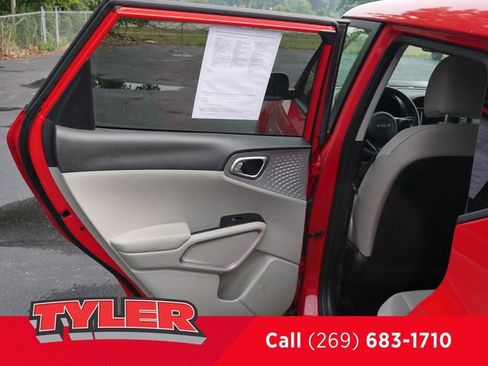 Used 2022 Kia Soul LX image 19