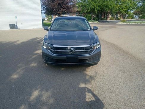 Used 2023 Volkswagen Jetta SE w/ Panoramic Sunroof Package image 8