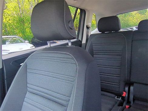Used 2022 Volkswagen Tiguan S image 13