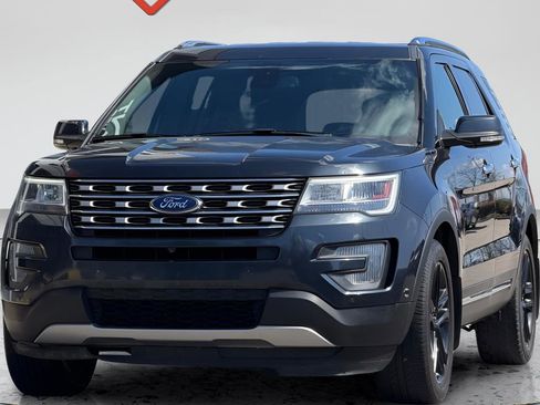 Used 2017 Ford Explorer Limited w/ Equipment Group 301A image 5