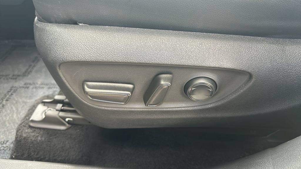 Used 2022 Toyota Highlander XSE FWD image 18