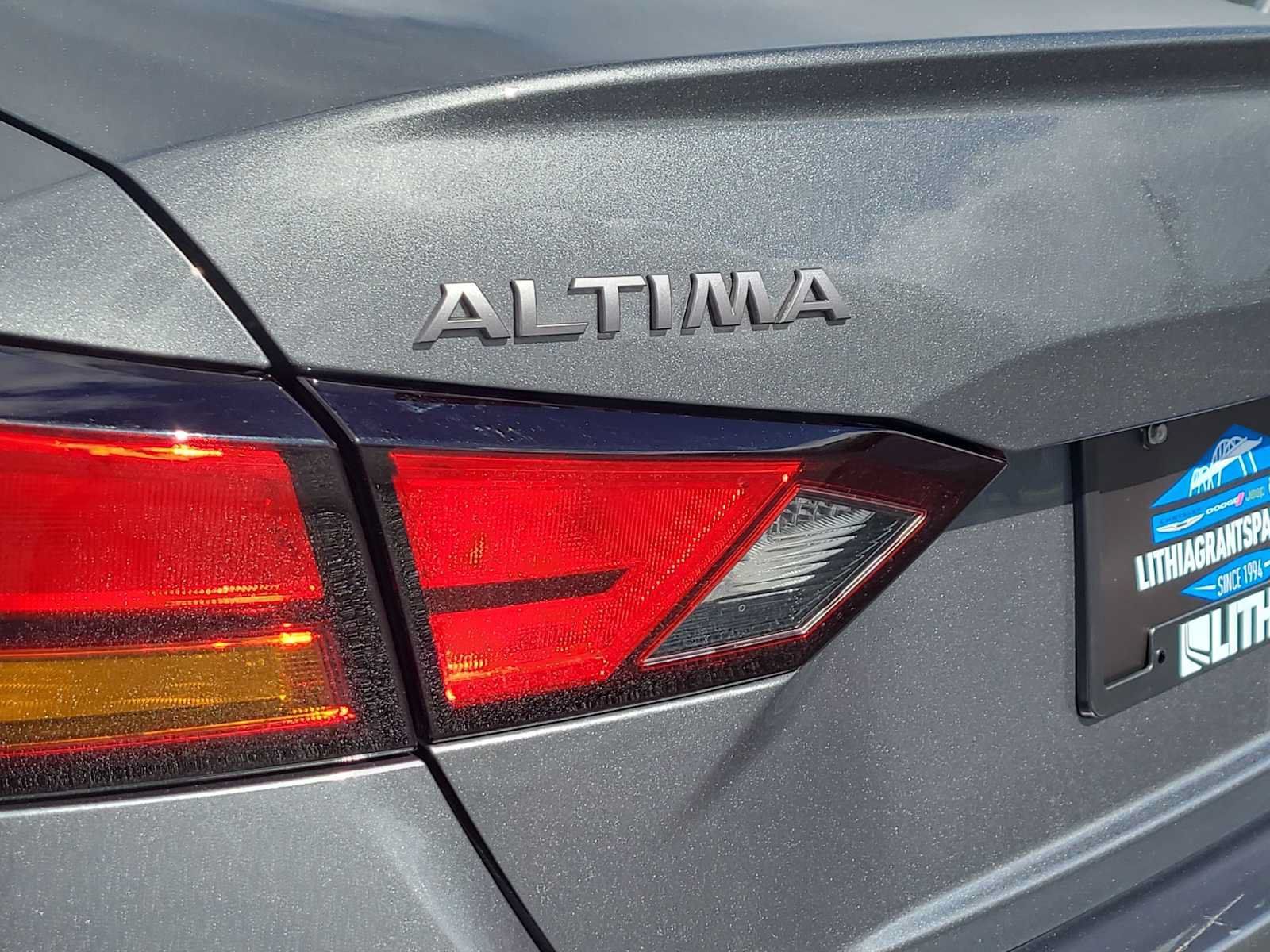 Used 2025 Nissan Altima 2.5 SV FWD image 15
