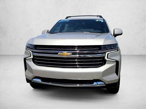 Certified 2022 Chevrolet Suburban LT w/ Luxury Package AWD/4WD image 3