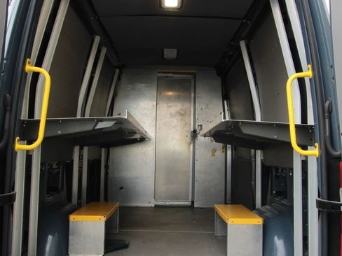 Used 2018 Mercedes-Benz Sprinter 2500 image 10