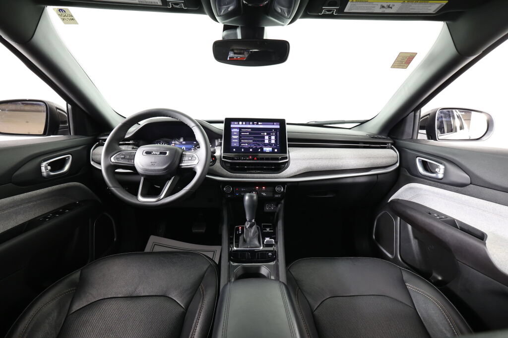 Used 2023 Jeep Compass Latitude AWD/4WD image 27